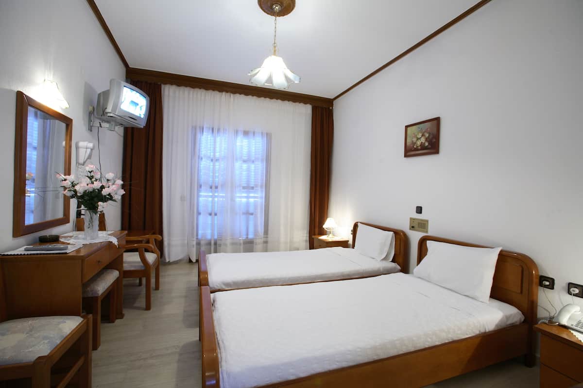 desk, blackout curtains, soundproofing, free wifi