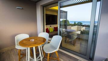 Luxury Executive Suite with Sea View | Terrasse/Patio
