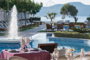 Breakfast, lunch and dinner served - Cretan Dream Resort and Spa (Chania)