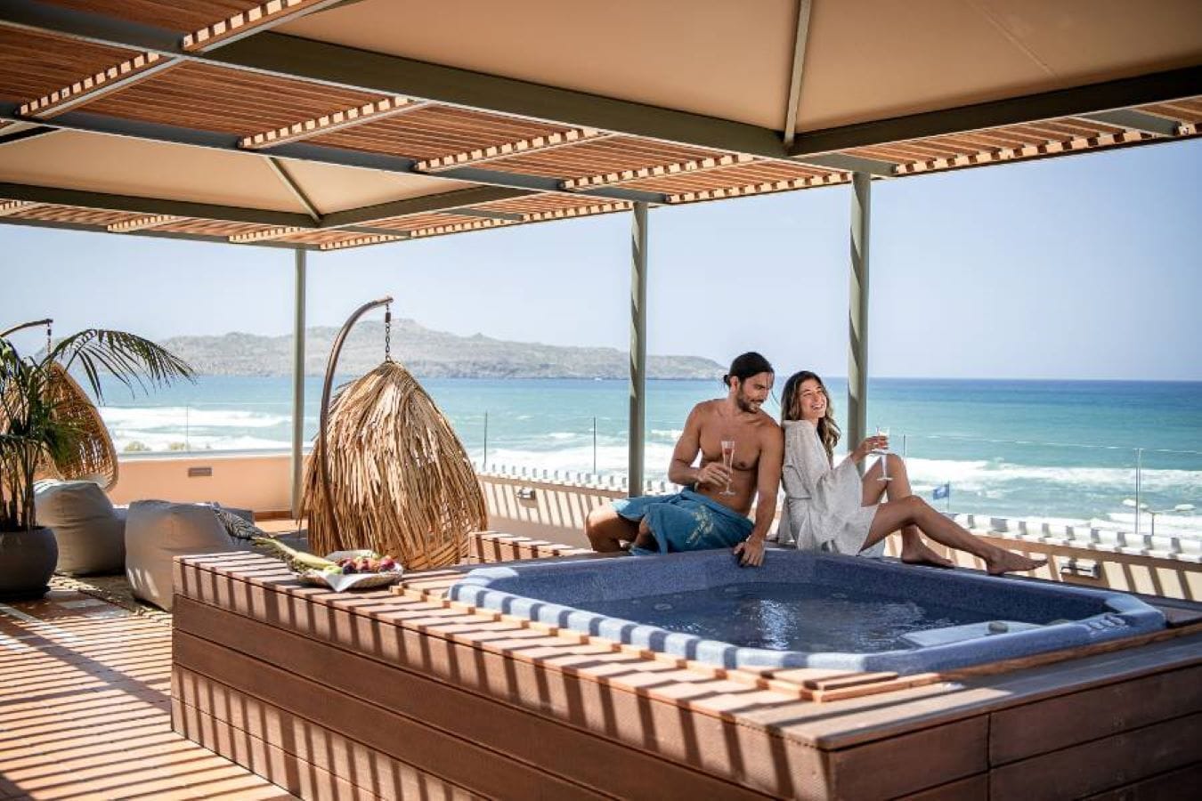 Honeymoon Suite with Outdoor Hot Tub & Sea View | Strand-/Meerblick