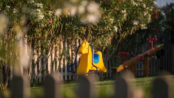 Tempat bermain anak - outdoor