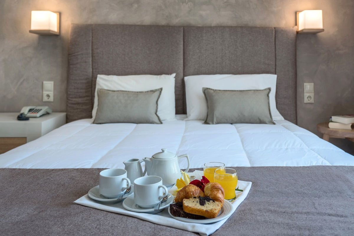 In-room safe, free WiFi, bed sheets