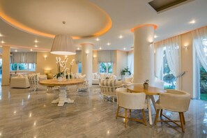Lobby sitting area - Nefeli Hotel (Rethymno)