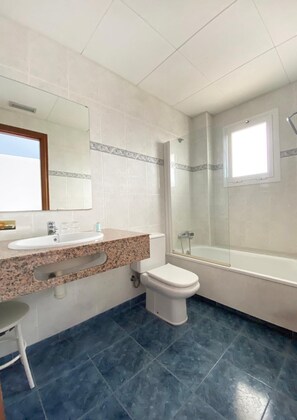 Shower - Hotel Clipper (Lloret de Mar)