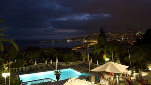 Front of property - evening/night - Quinta Bela Sao Tiago (Funchal)