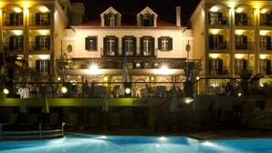 Front of property - evening/night - Quinta Bela Sao Tiago (Funchal)