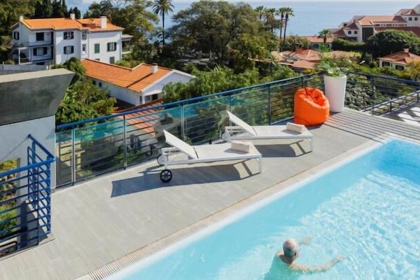 Outdoor pool, pool umbrellas, sun loungers