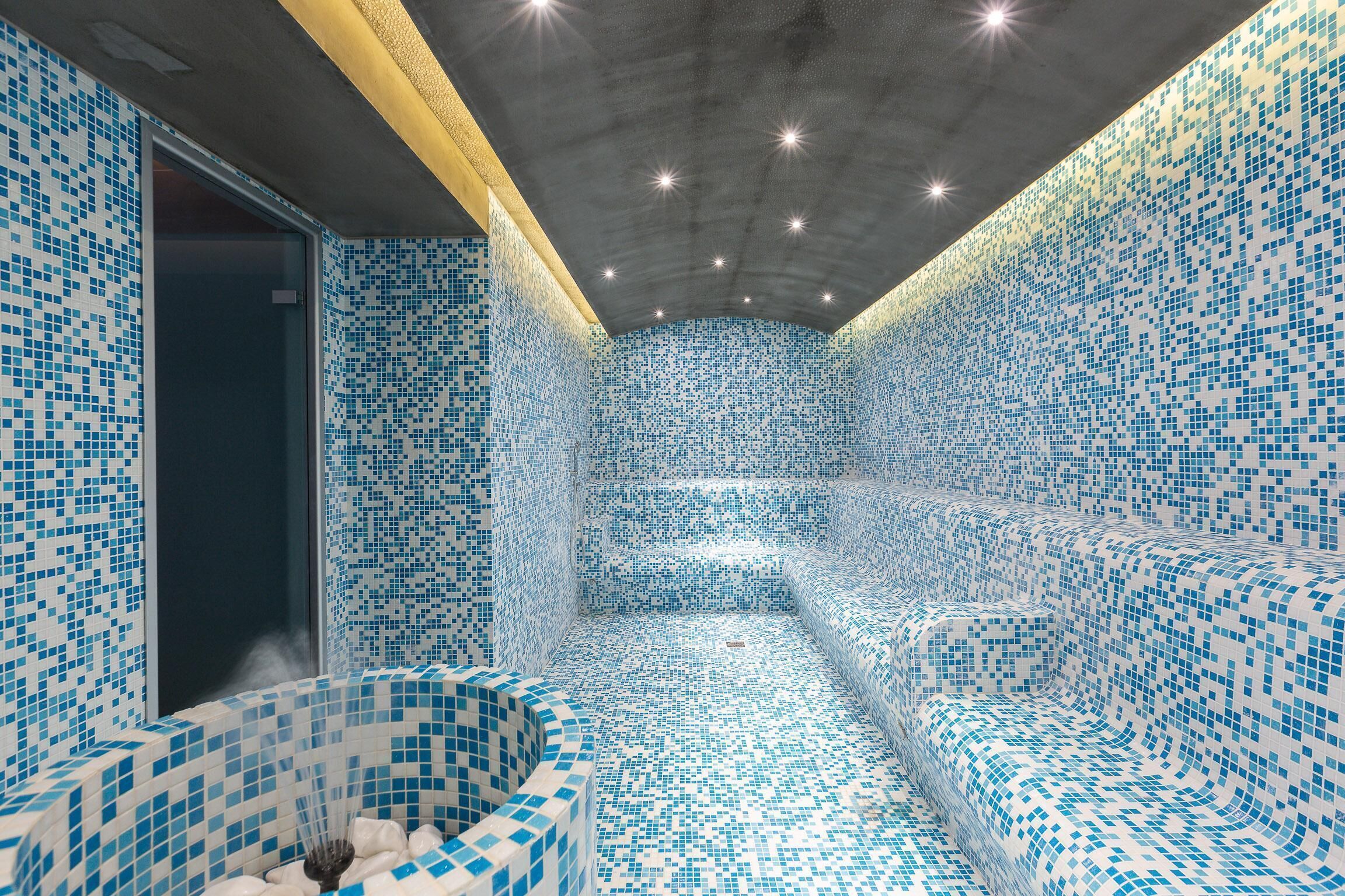 facials, massage/treatment rooms, manicures and pedicures, massages