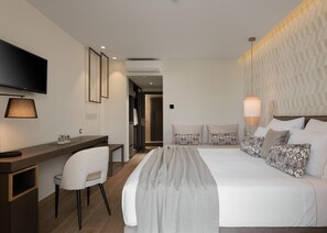 Superior Room | Desk, blackout drapes, soundproofing, bed sheets - Theartemis Palace (Rethymno)