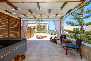Premium Suite, Jetted Tub (Outdoor-Family) | Desk, blackout drapes, soundproofing, bed sheets - Theartemis Palace (Rethymno)