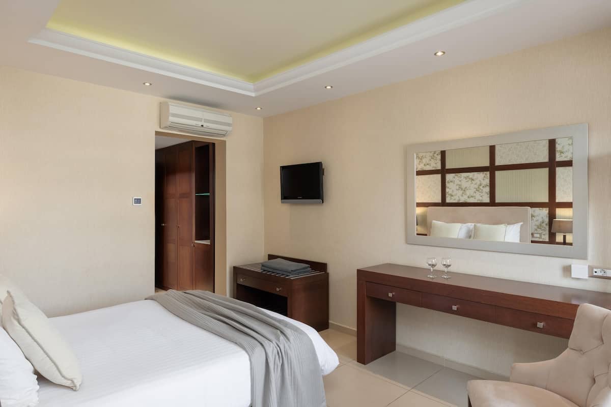 Suite Prestige, baignoire à jets (Outdoor-Family) | 1 chambre, bureau, rideaux d’obscurcissement, système d’insonorisation