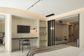 Swim up Suite with Private Heated Pool | Desk, blackout drapes, soundproofing, bed sheets - Theartemis Palace (Rethymno)