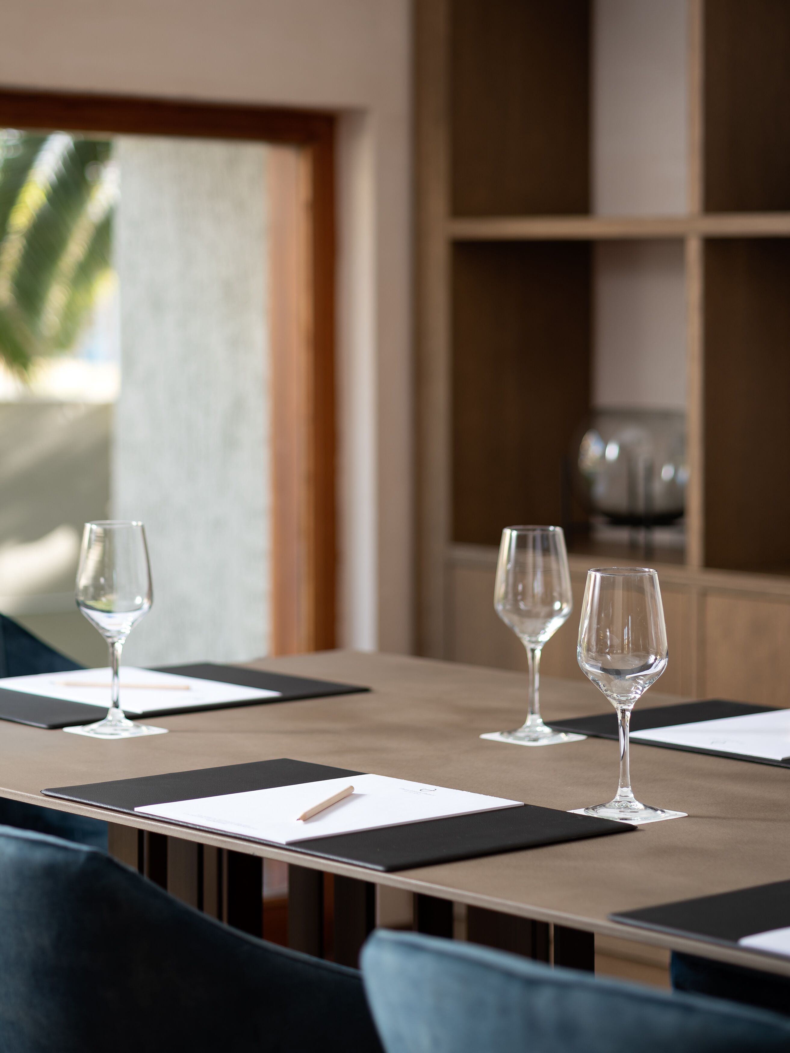 2 bars/lounges, poolside bar