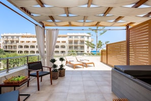 Suite Prestige, baignoire à jets (Outdoor-Family) | 1 chambre, bureau, rideaux d’obscurcissement, système d’insonorisation