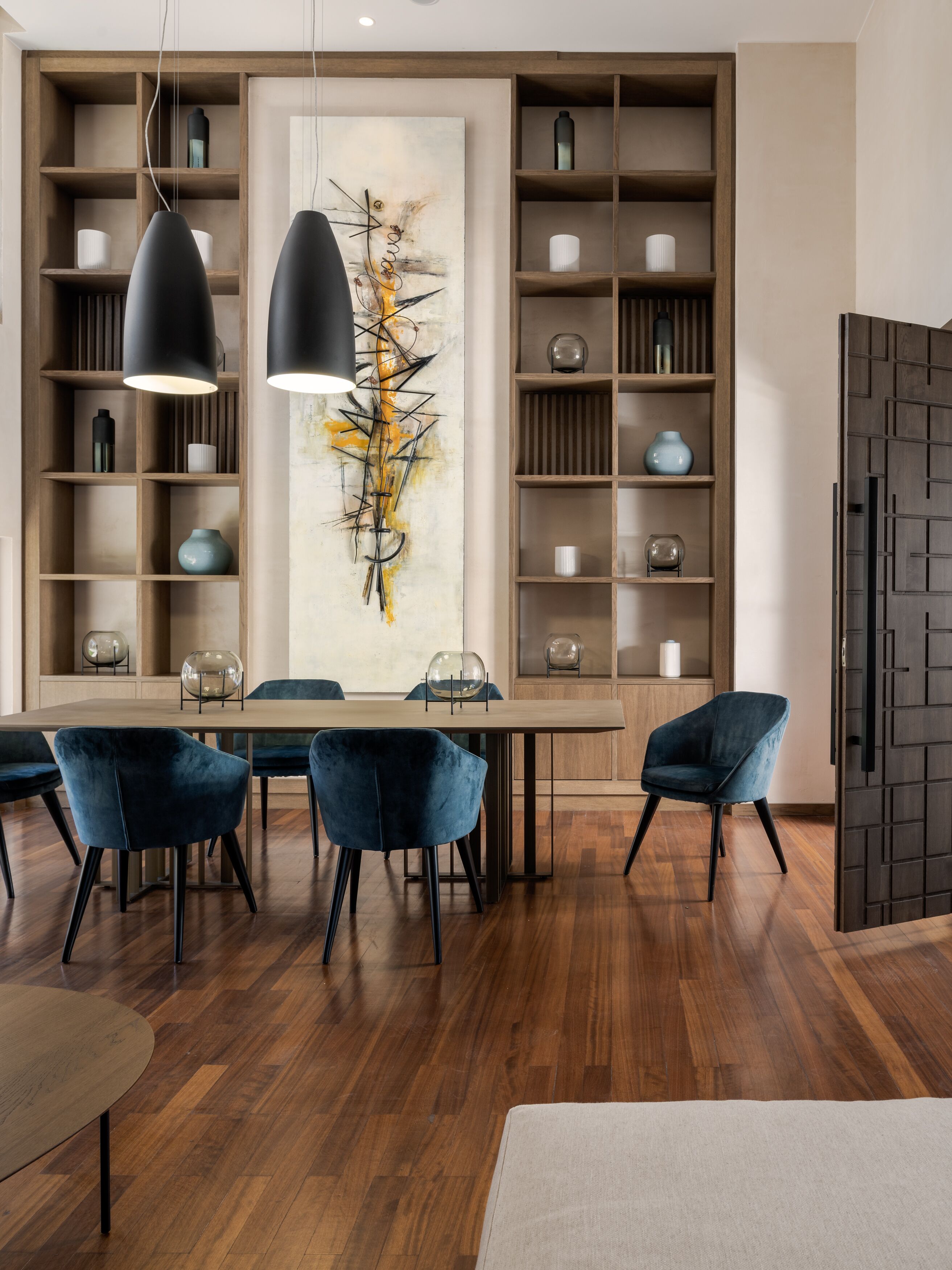 2 bars/lounges, poolside bar