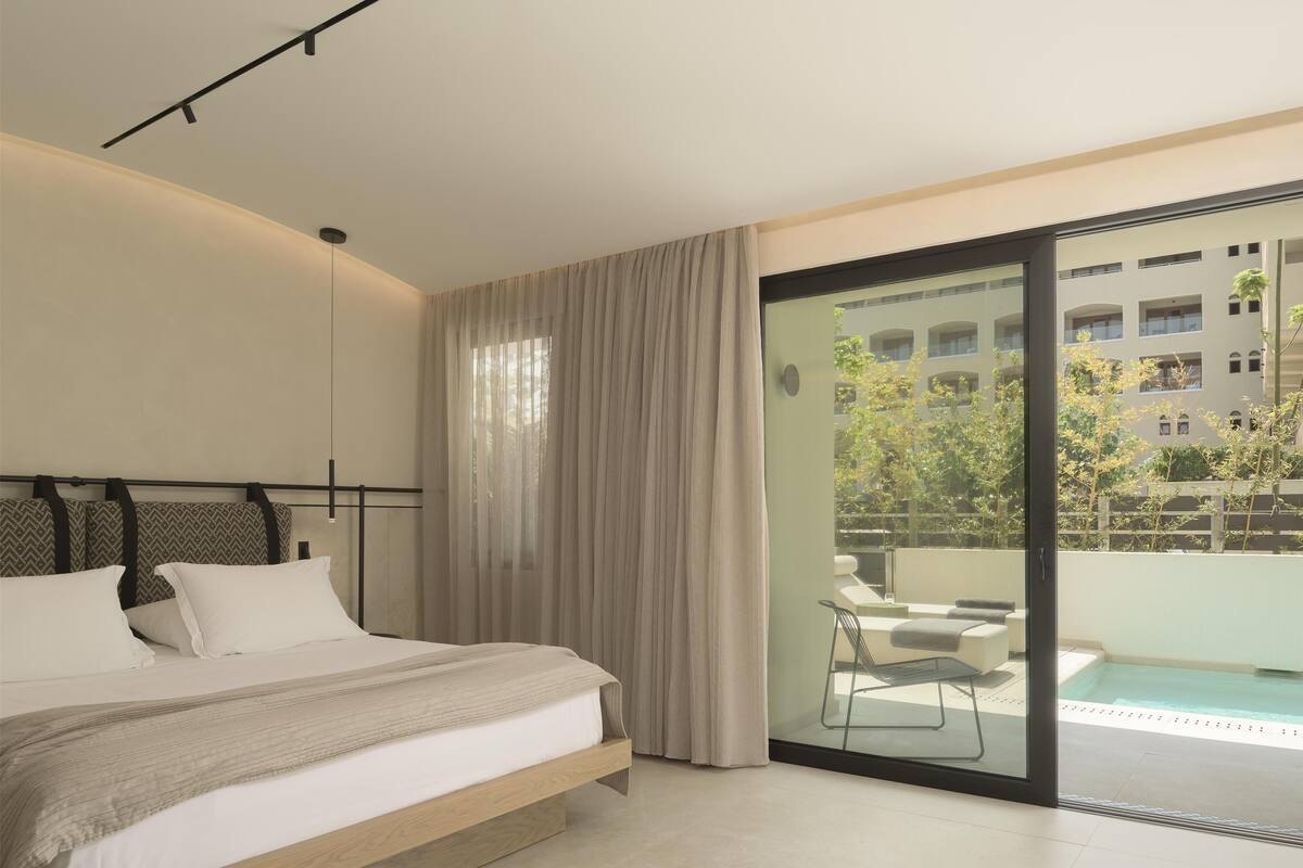 Swim up Suite with Private Heated Pool | 책상, 암막 커튼, 방음 설비, 침대 시트