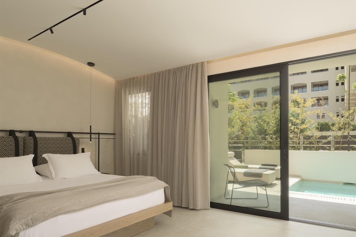 Swim up Suite with Private Heated Pool | 1 多间卧室、办公桌、遮光窗帘、隔音