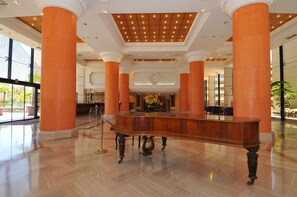 Lobby sitting area - Hotel Zentral Center (Arona)