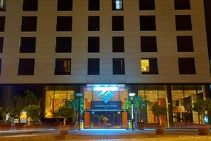 Front of property - evening/night - Hotel Zentral Center (Arona)