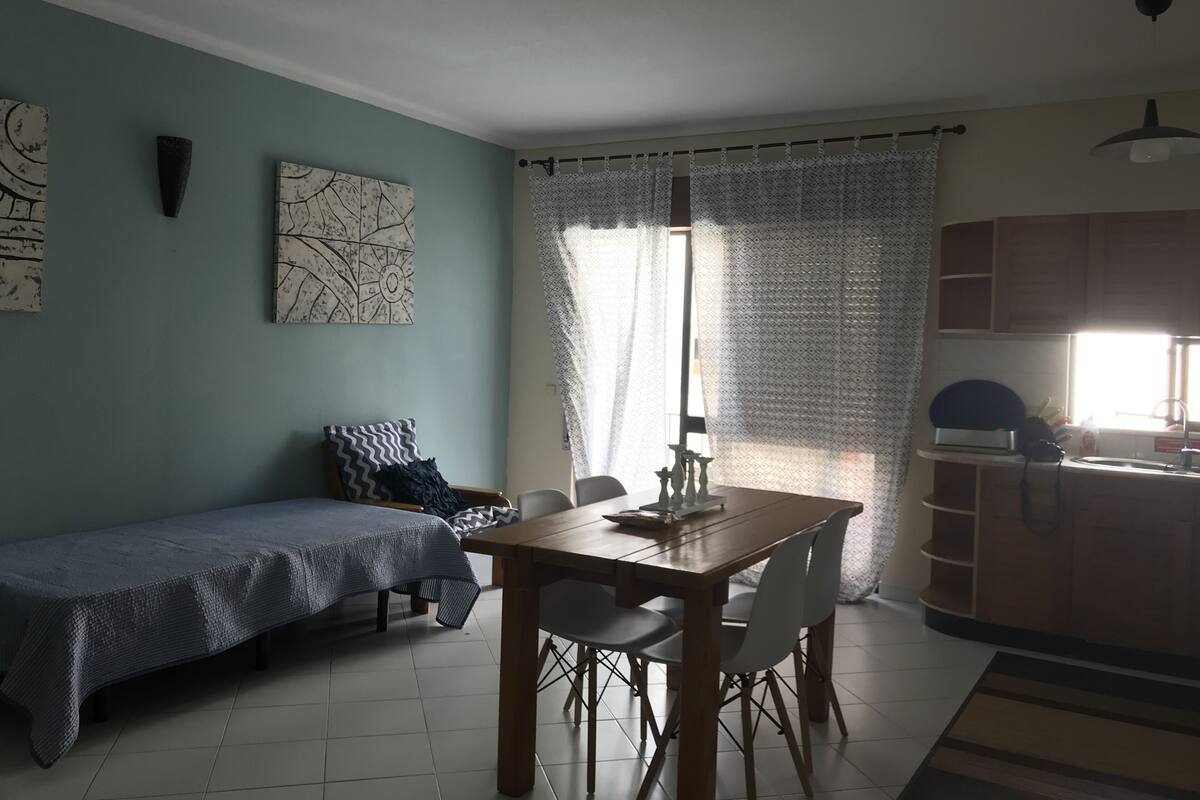 One Bedroom Apartment for 2 adults and 2 children | 記憶床墊、遮光布/窗簾、熨斗/熨衣板、獨特裝潢