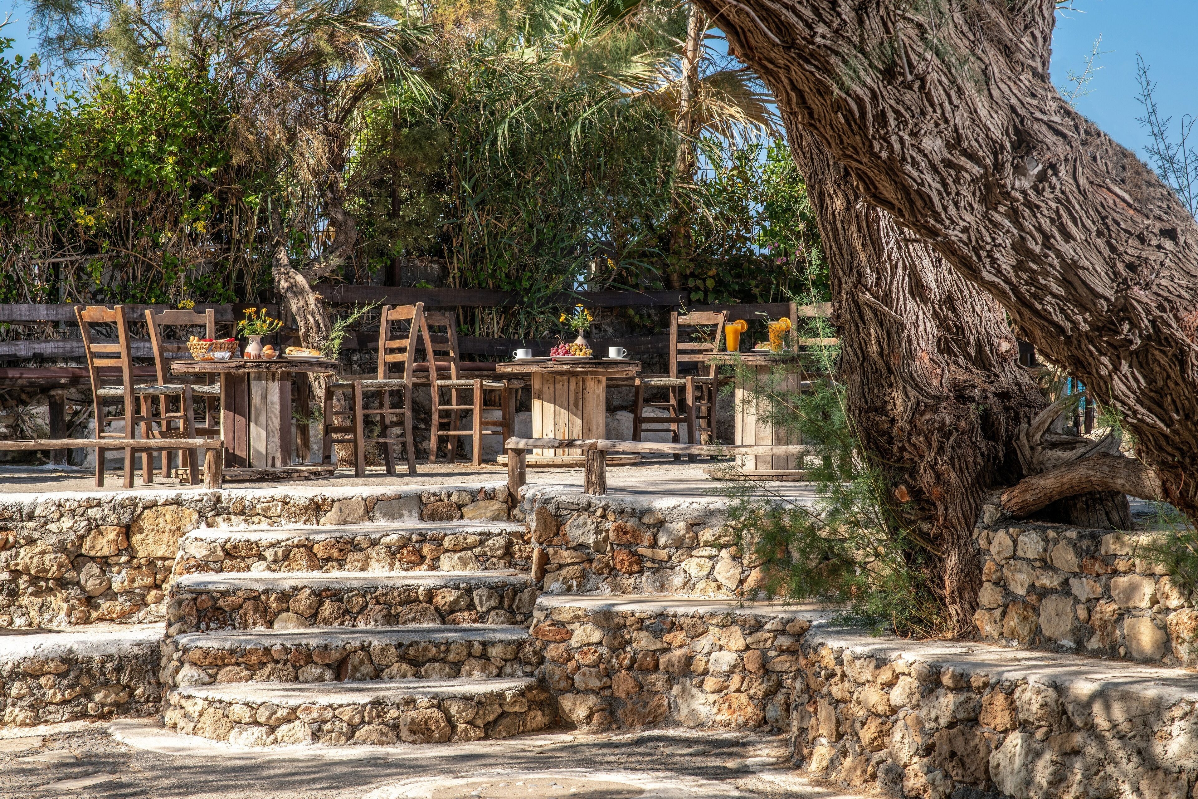 daily full breakfast (eur 10 per person)