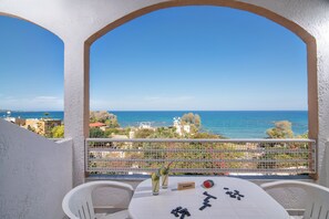 One Bedroom Apartment with Sea view | Hiên