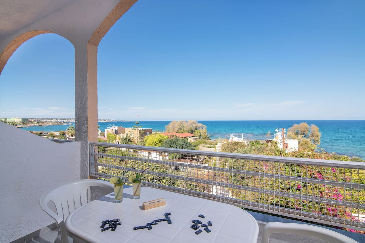 One Bedroom Apartment with Sea view | Terrasse/Patio