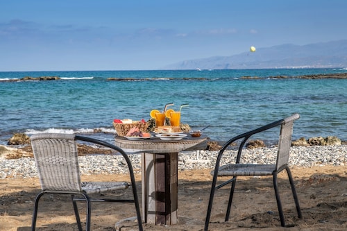 Iliostasi Beach Apartments