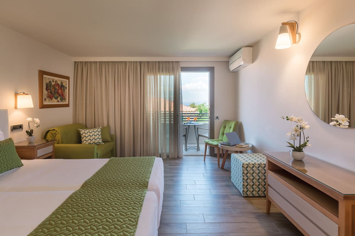 Comfort Bungalow( Double or Twin) | 1 bedroom, in-room safe, blackout drapes, soundproofing
