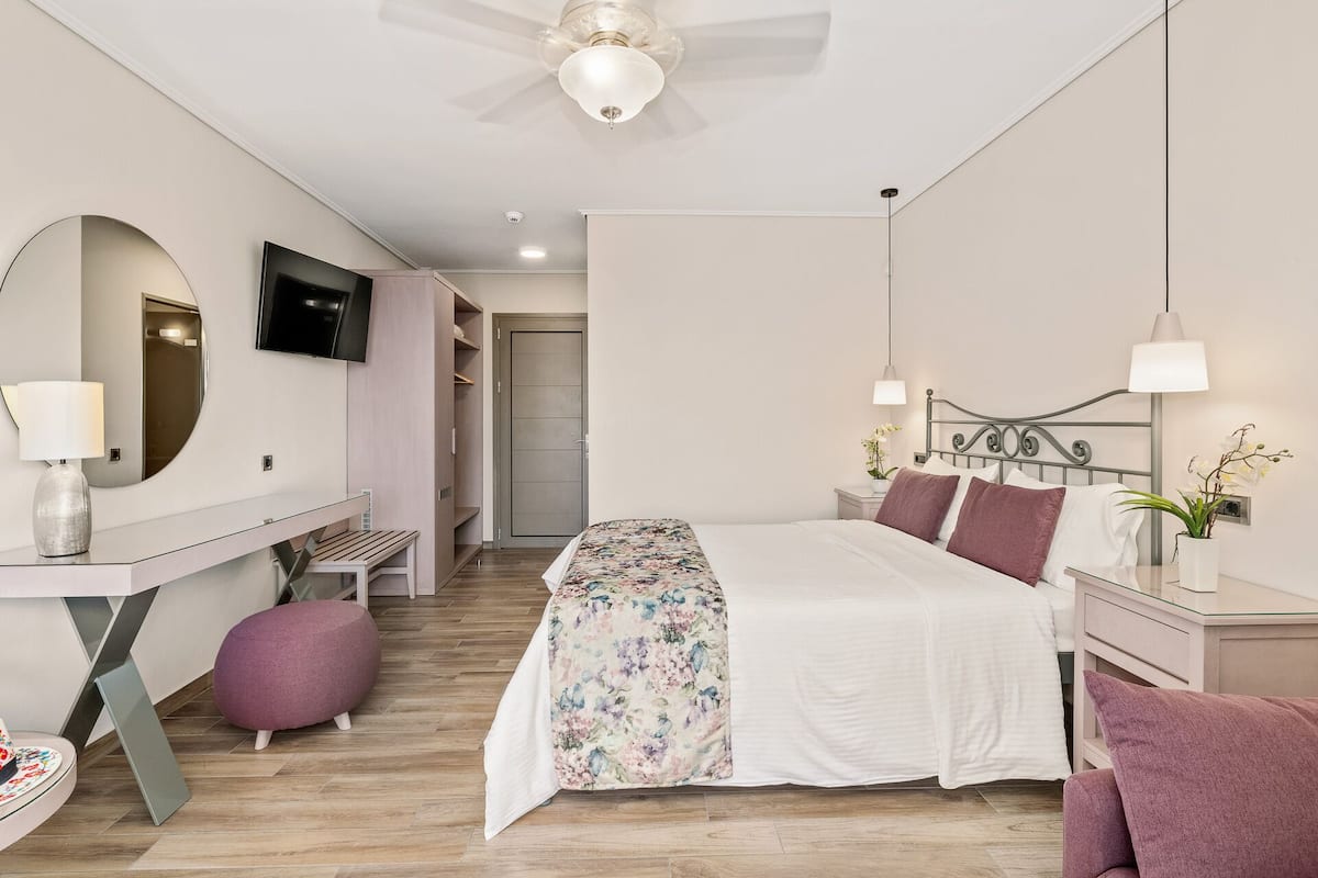 Superior Triple Bungalow | 1 bedroom, in-room safe, blackout drapes, soundproofing
