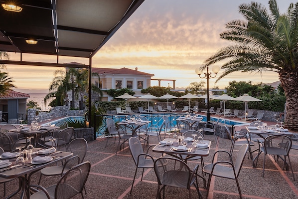 Lunch and dinner served, pool views