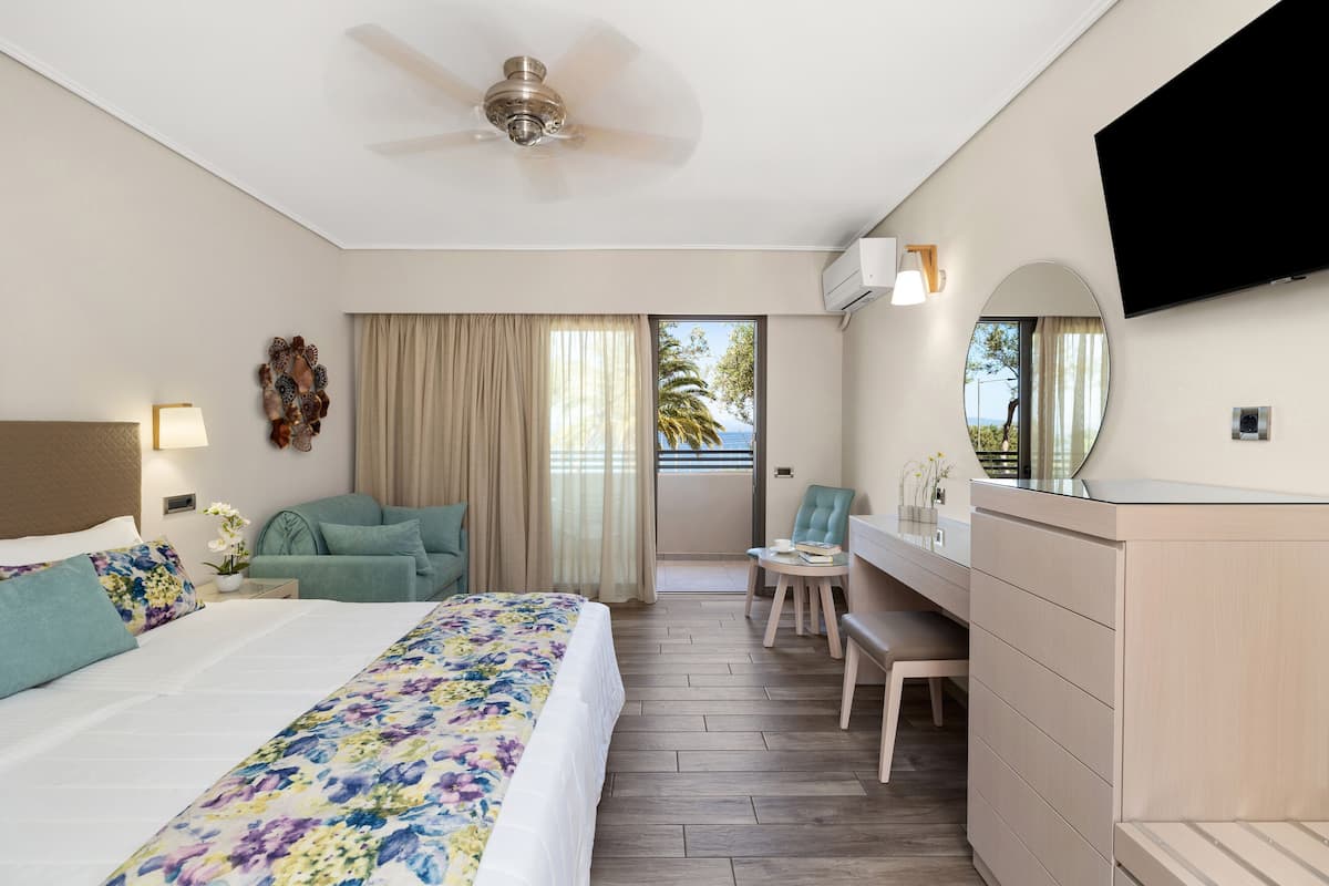 Comfort Front Bungalow( Double or Twin) | 1 bedroom, in-room safe, blackout drapes, soundproofing