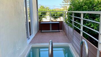 Deluxe Suite, Garden View | Terrace/patio