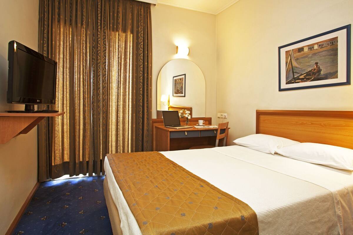 Premium bedding, minibar, in-room safe, desk