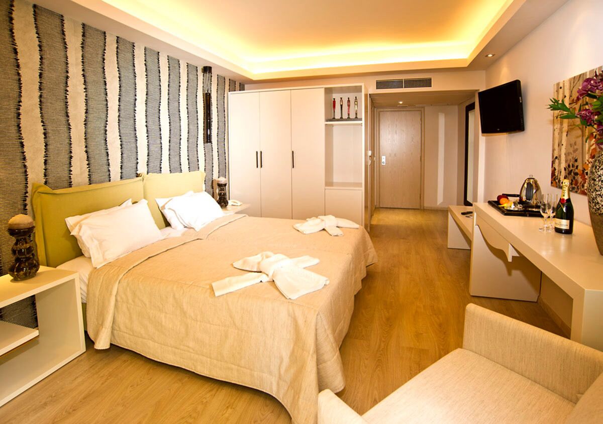 Luxe beddengoed, een minibar, een kluis op de kamer, een bureau
