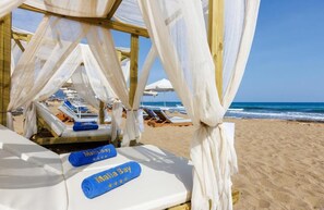 Private beach, sun-loungers, beach umbrellas, beach towels