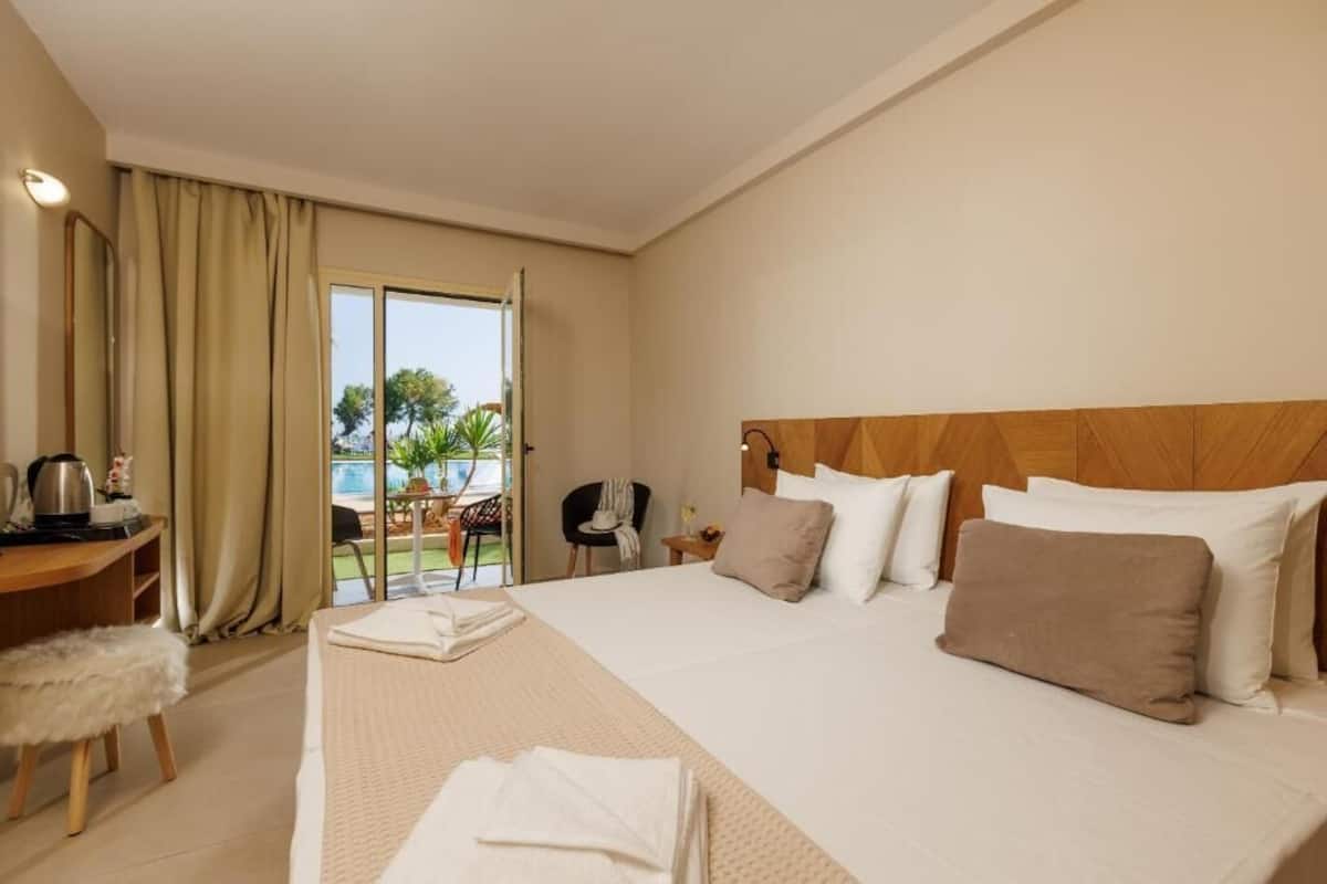 Surmatelas, bureau, chambres insonorisées, fer et planche à repasser