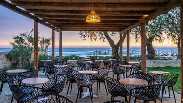 Poolside bar