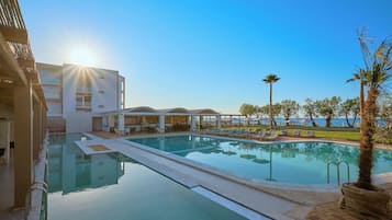 Superior Swim Up Sea View | 1 bedroom, pillowtop beds, desk, soundproofing