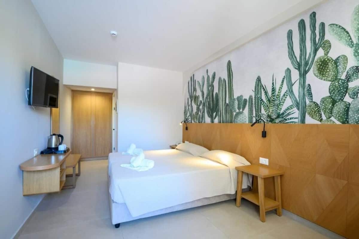 Surmatelas, bureau, chambres insonorisées, fer et planche à repasser