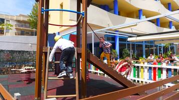 Children’s play area – outdoor
