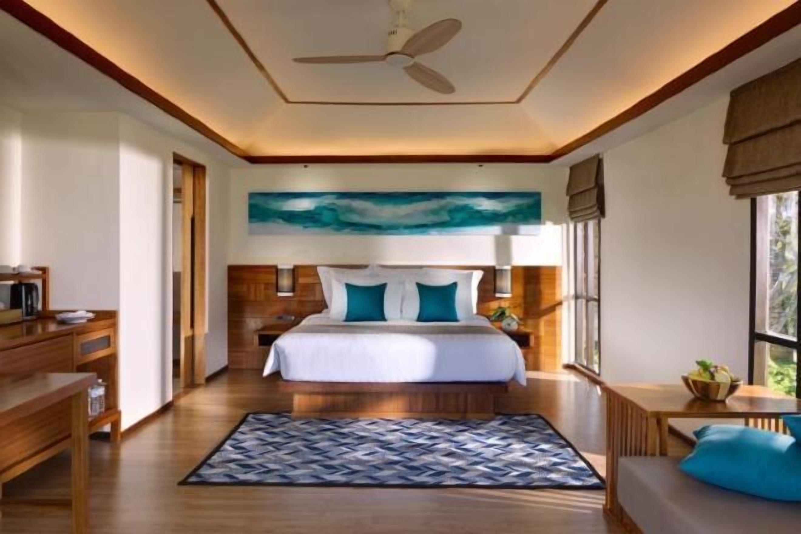 Bar mini, peti besi dalam bilik, meja, ruang kerja komputer riba 