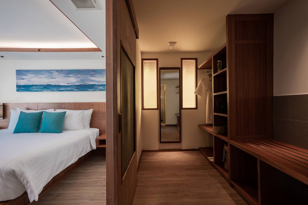 Deluxe Bungalow, 1 King Bed, Sea View | 1 bedroom, minibar, in-room safe, desk