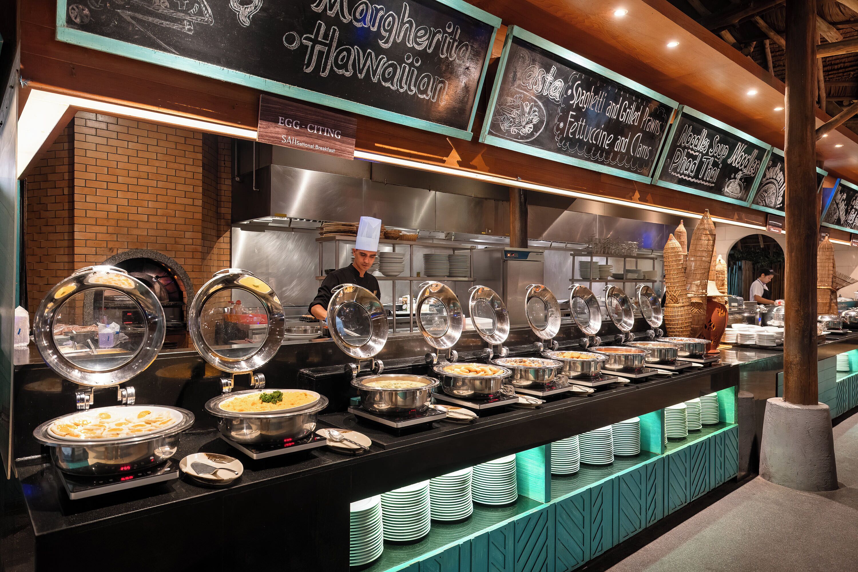 daily buffet breakfast (thb 950 per person)