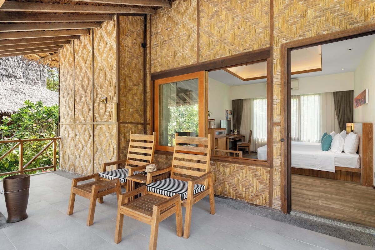 Premium Bungalow, 2 Single Beds (Deluxe) | Living area | TV