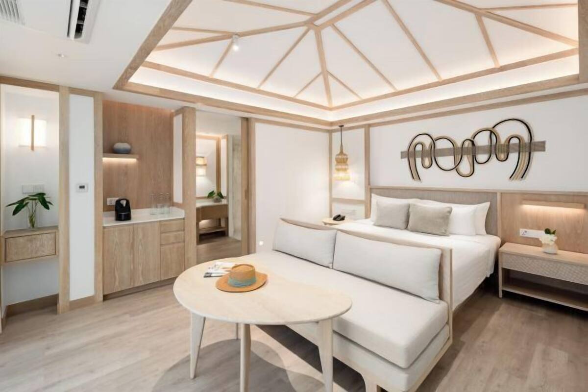 Bar mini, peti besi dalam bilik, meja, ruang kerja komputer riba