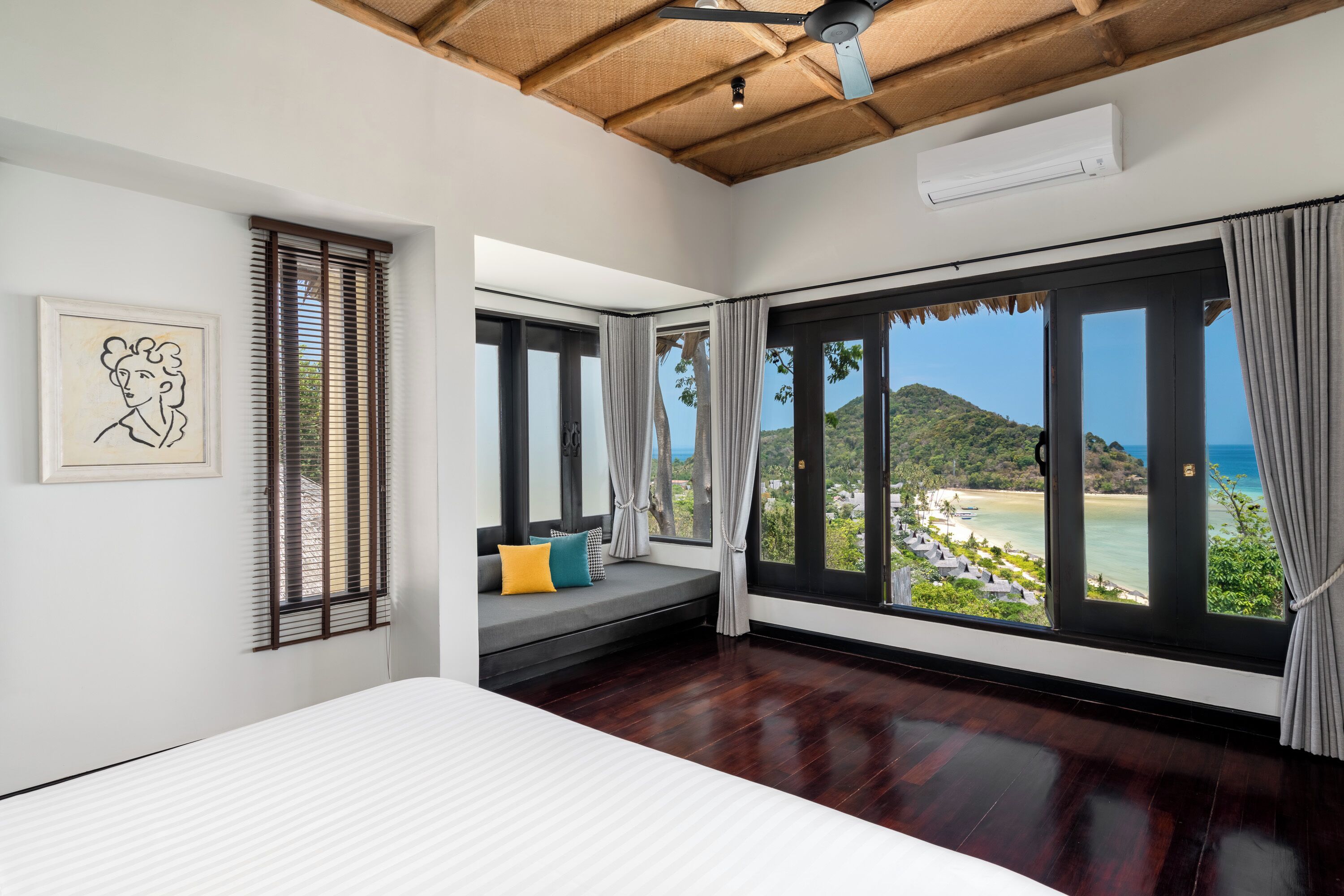 Oceanview Hillside Pool Villa | Minibar, Zimmersafe, Schreibtisch, laptopgeeigneter Arbeitsplatz