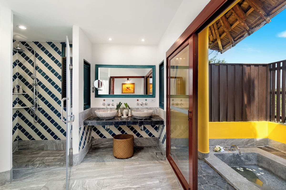 Free toiletries, hair dryer, bathrobes, slippers