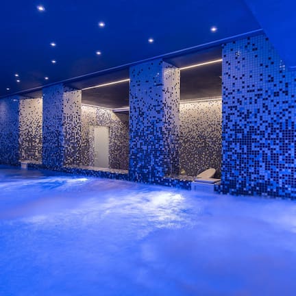 Couples treatment rooms, body treatments, hydrotherapy, aromatherapy