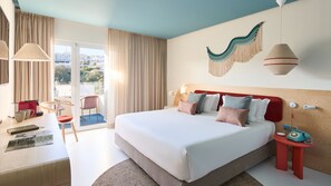 1 多间卧室、客房内保险箱、特色装修、办公桌